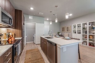 Building Photo - Beacon on Westmoreland