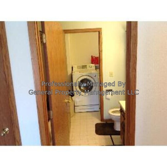 Building Photo - 2305 Martin St Apt 12 2305 Martin Street 12