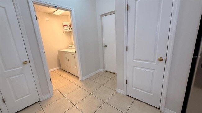 Building Photo - 7129 Red Lantern Dr