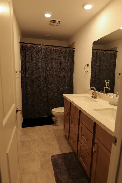 Building Photo - 2911 Tavern Dr