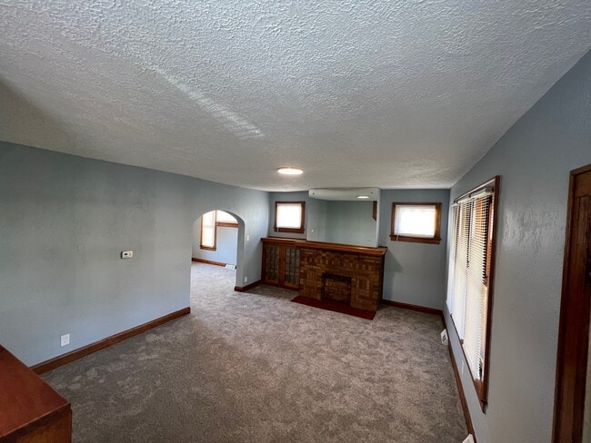 Building Photo - 2527 Sutton Ave