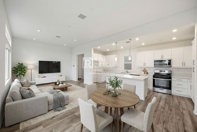 Building Photo - 365 Huntington Ct