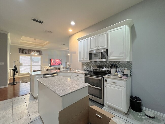 Building Photo - Inviting 3/2/2 on Corner Lot in Fort Worth...