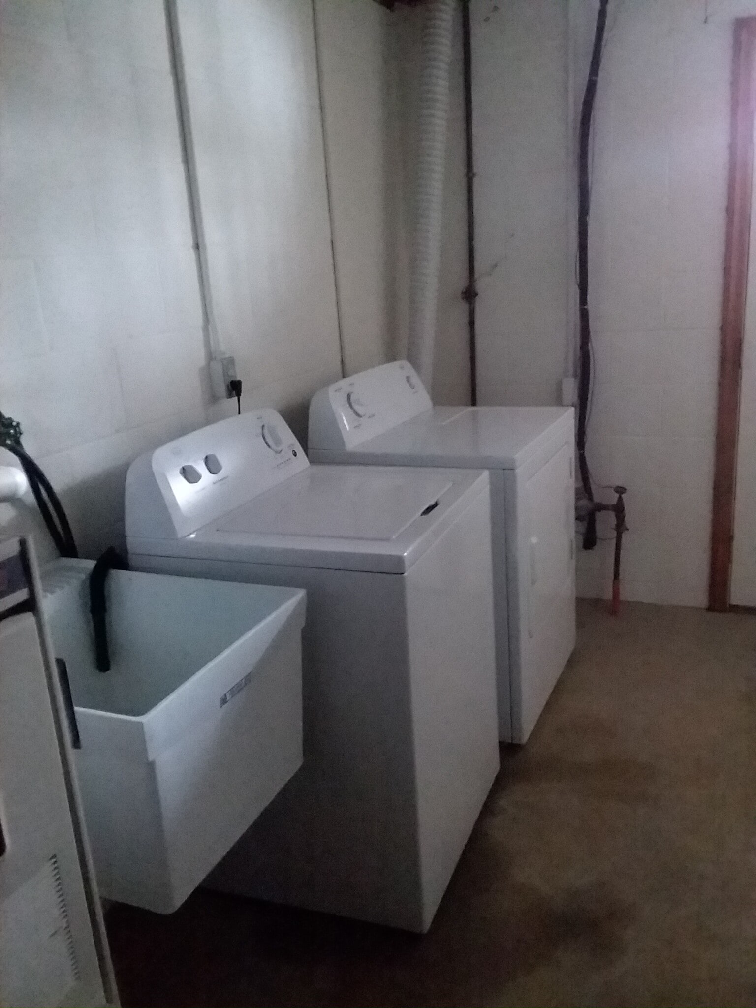 Laundry - 548 W New Castle St
