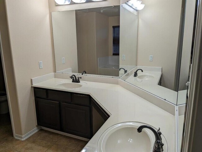 Building Photo - 18710 Cypress Lake Village Dr