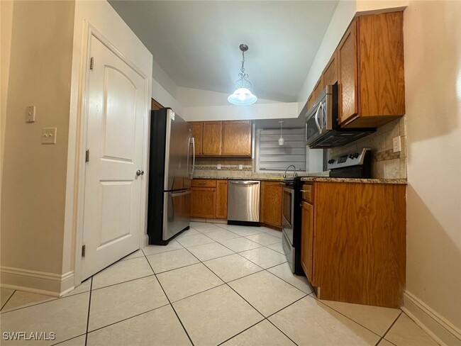 Primary Photo - 1115 NE 5th Ave