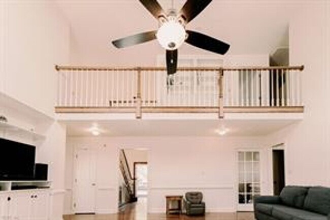 Building Photo - Gorgeous 4 bed, 3 bath in Great Bridge!