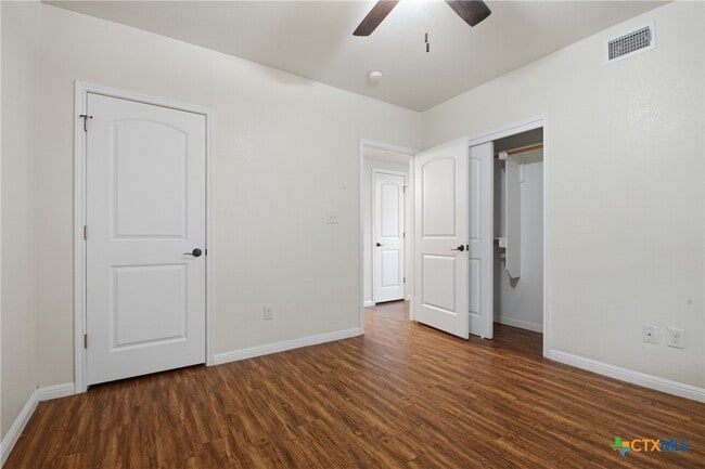 Building Photo - 302 W San Antonio St