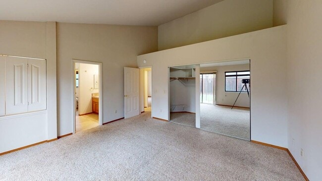 Building Photo - Well-maintained 3x2 single-family Windsor home