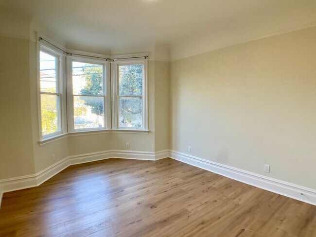 Building Photo - BEAUTIFUL RENOVATION! 4BR/3BA. In Unit Laundry! Dishwasher! Bay Windows!