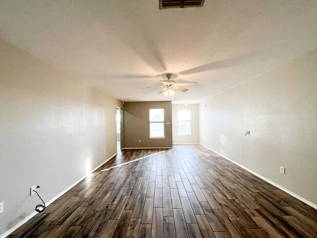 Building Photo - Available NOW Beautiful 1 story, 3 bedroom, 2 bath home. This is exactly what you have been looki...