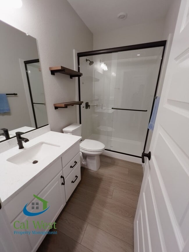 Building Photo - $4495 - Beautiful Corner Unit Townhome in ...
