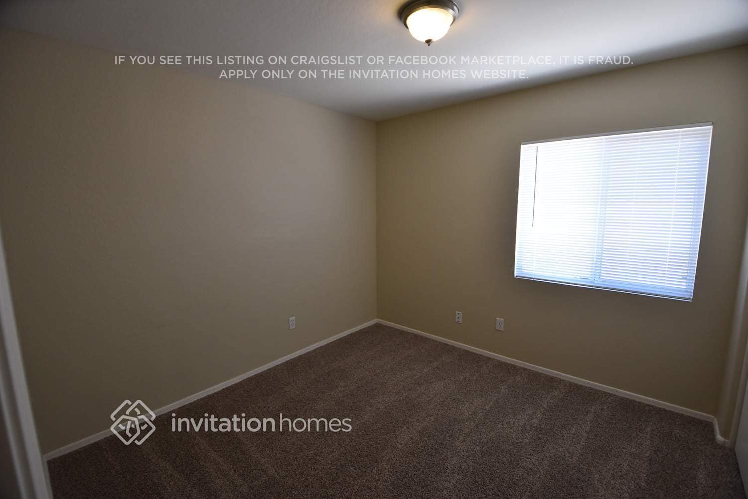 Building Photo - 12018 W Aster Dr