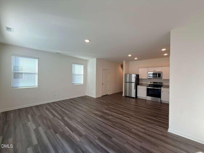 Building Photo - 2048 Trailside Dr