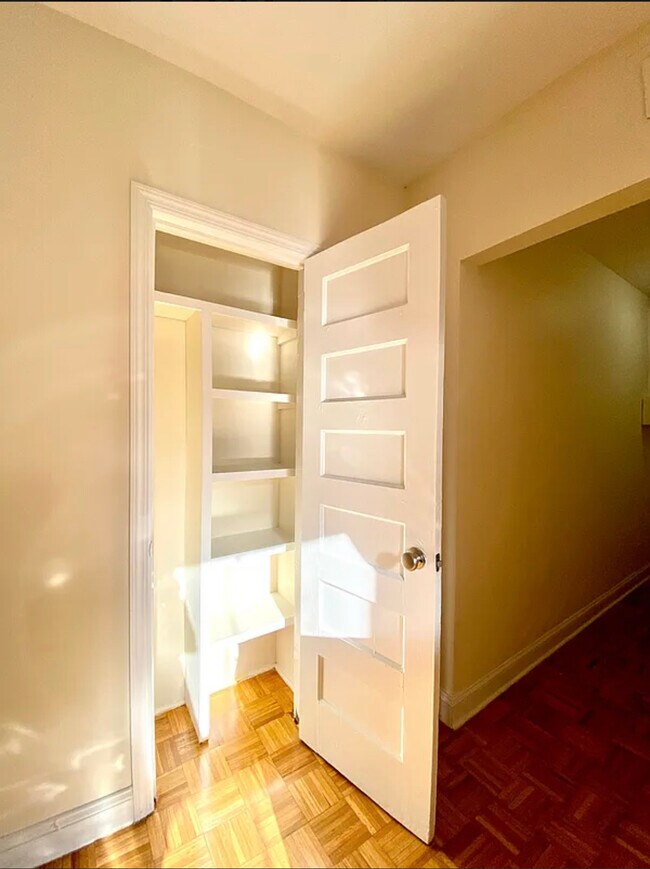 Building Photo - 531 E 78th St