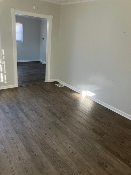 Building Photo - 932 Napoleon St