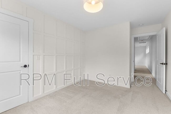 Building Photo - 537 Eastboro Dr