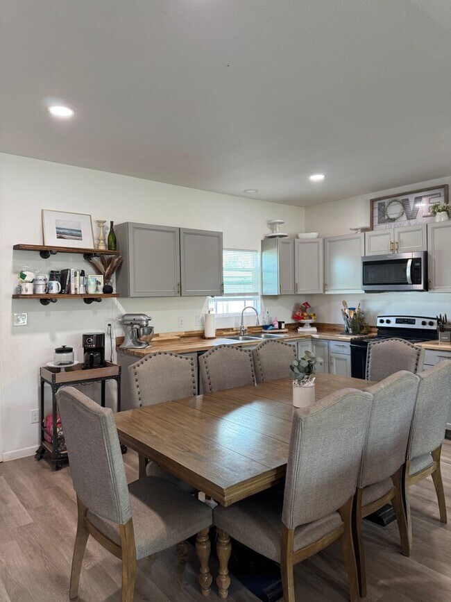 Building Photo - 211 S West - Merkel, TX