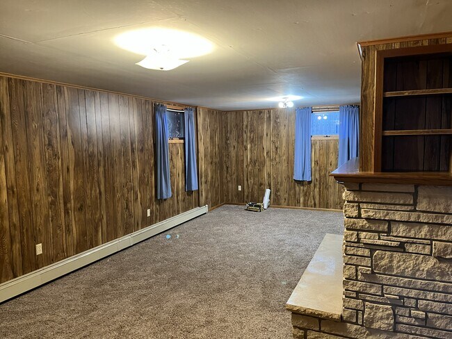 Building Photo - 120 Railroad St