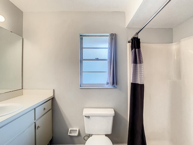 Building Photo - 158 Windtree Ln