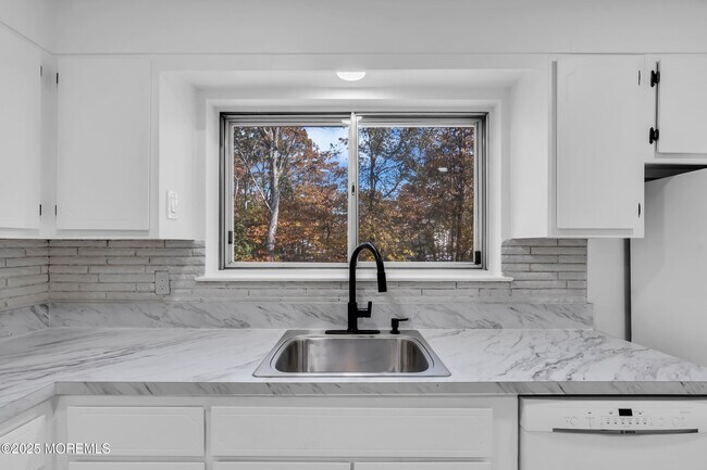 Building Photo - 16 Burdge Dr