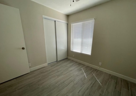 Building Photo - 639 W Grove Cir