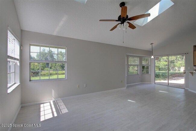 Building Photo - 4240 Wood Haven Dr