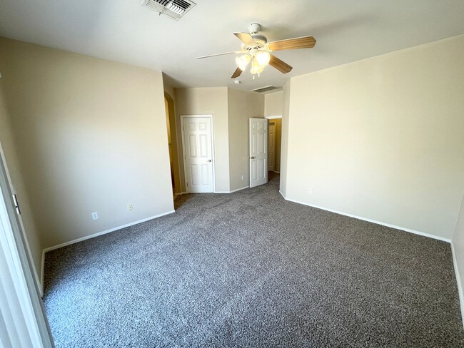 Building Photo - Sharp & Clean 4 Bedroom/ 2 Bath Single Lev...