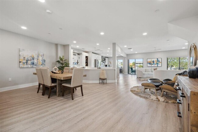 Building Photo - 12404 Capri Cir N