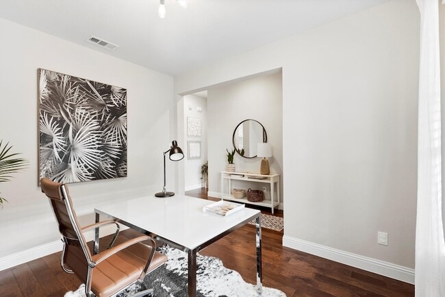 Building Photo - 4520 Del Rey Ave