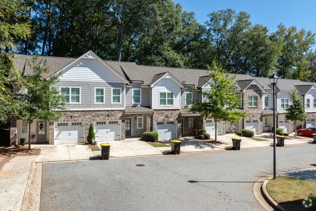Building Photo - Sprayberry Estates