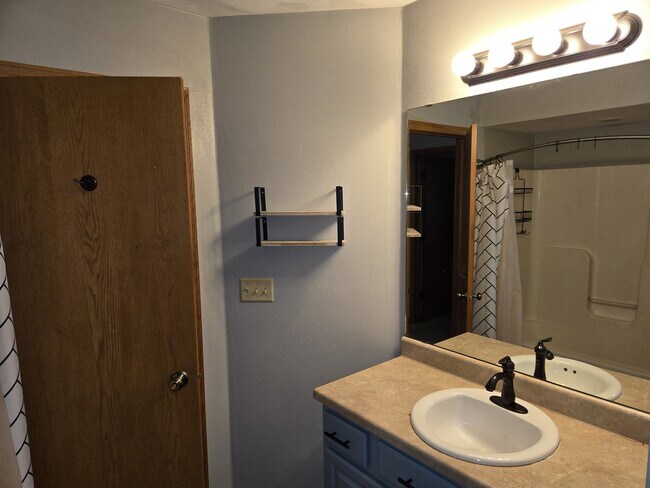 Building Photo - 535 Westfield Dr