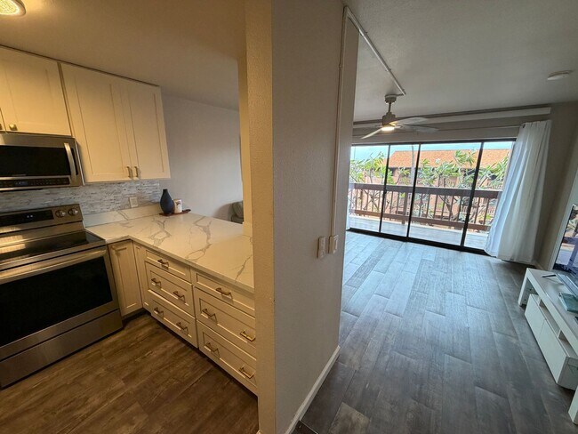 Building Photo - Lahaina Condo W/ Pool