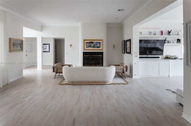 Building Photo - 950 S Southlake Dr