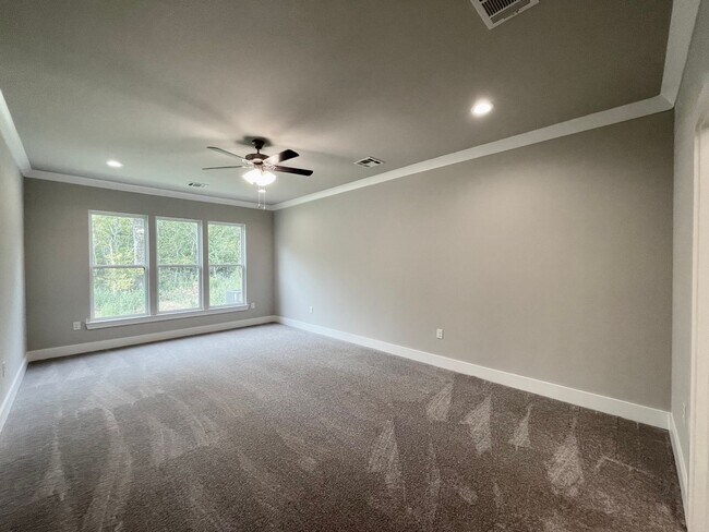 Building Photo - Stunning 3br in River Hills Farm!