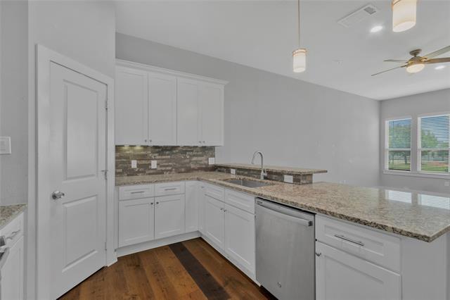 Building Photo - 5979 Rivendell Dr