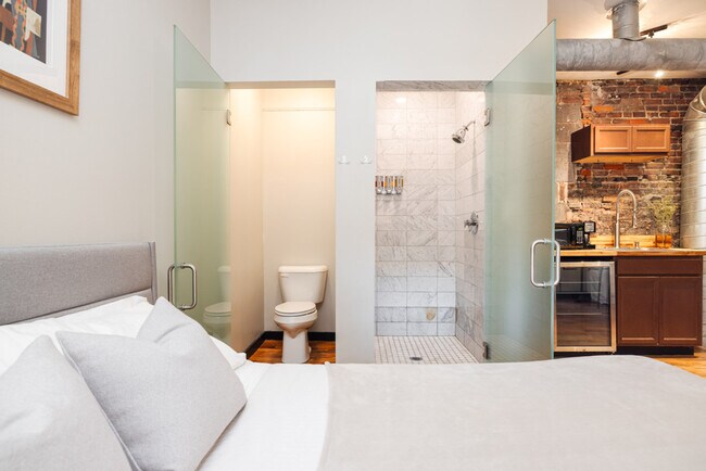 Building Photo - 1304 Broadway-ID1056031P