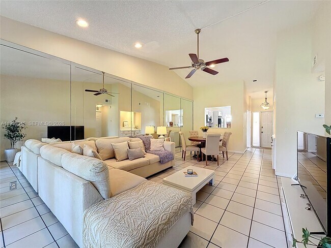 Building Photo - 2363 SW 15th St