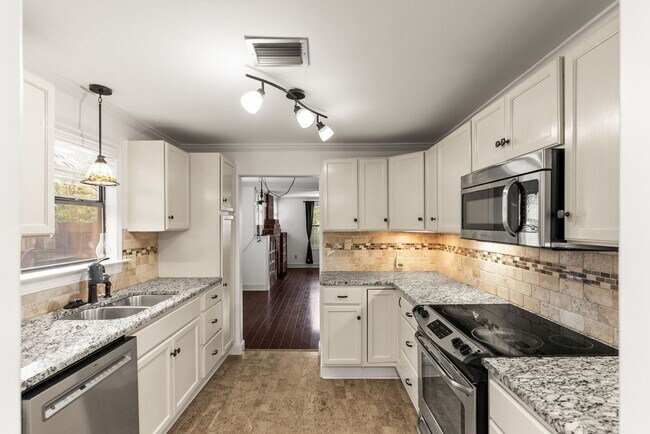 Building Photo - Charming 2 Bedroom 1 Bath house in the Argenta District of North Little Rock.