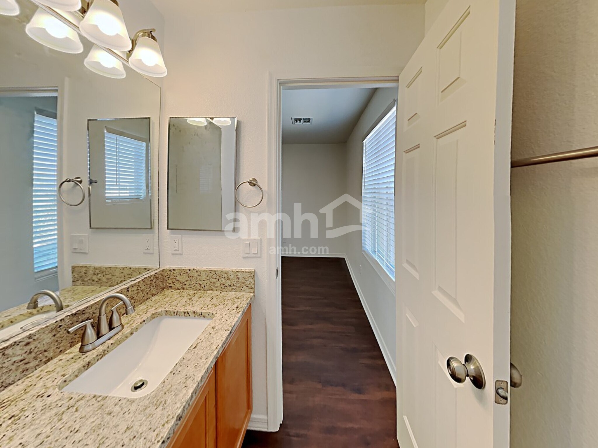 Building Photo - 138 E Calle Del Rondador