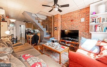 Building Photo - 228 Parker St NE