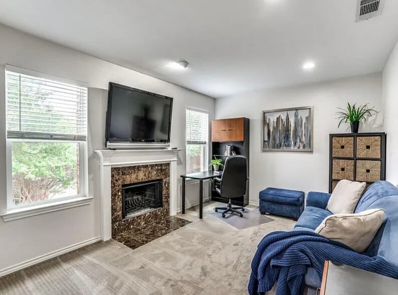 Upstairs Living Room - 5734 Remington Park Sq