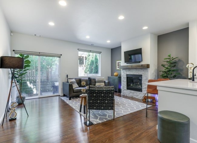 Building Photo - Immaculate 2-Bedroom Townhome in Tanasbourne with Smart Upgrades & High-End Finishes!