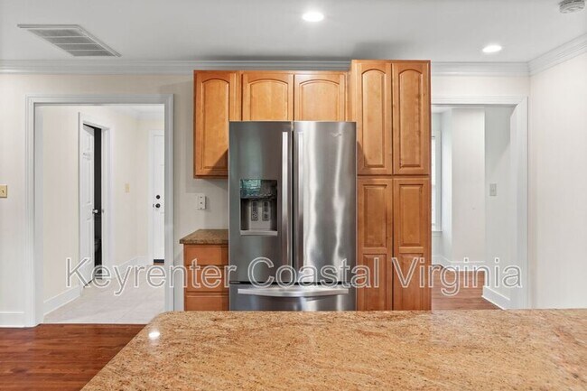 Building Photo - 40 Normandy Ln