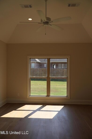 Building Photo - 113 Southern Oak Wy