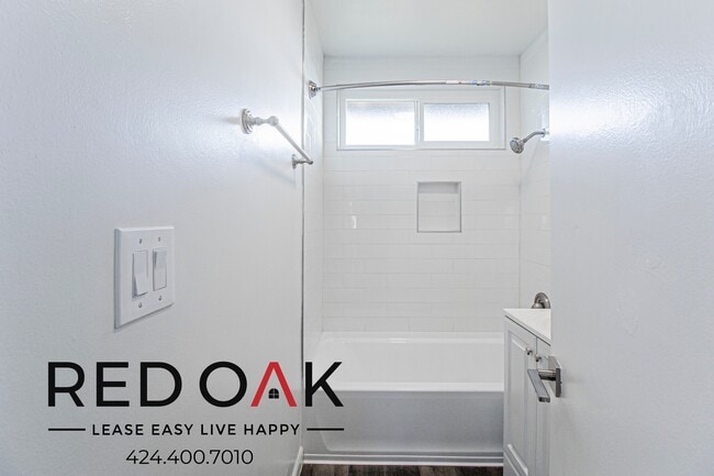 Building Photo - 901 Centinela Ave