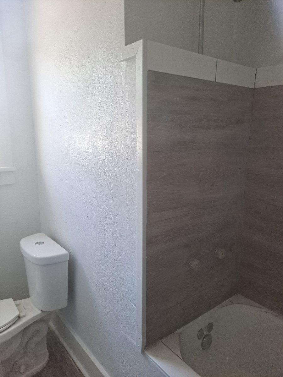 Bathroom - 404 N Main St