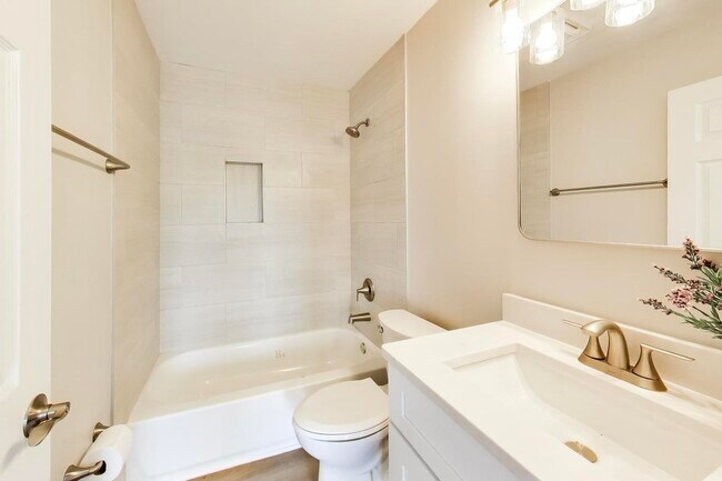 Building Photo - 2219 Rossiter Pkwy