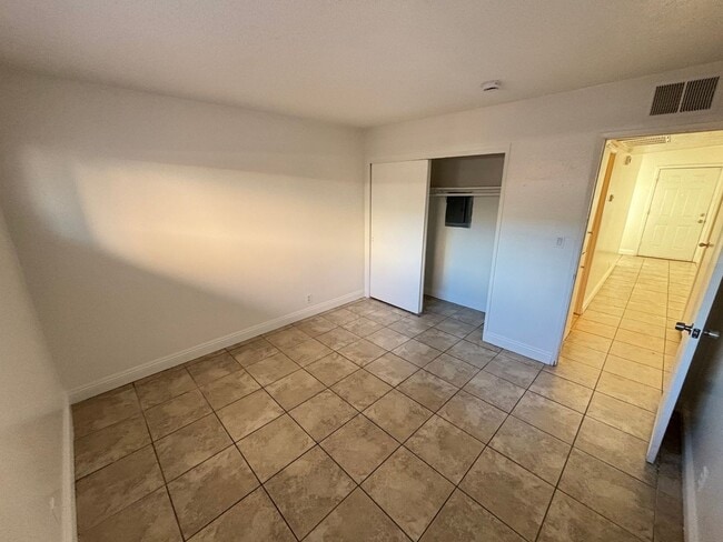 Building Photo - Charming 2Bed/1Bath ground floor apartment located in North Las Vegas- Move in Special- $300 Off ...