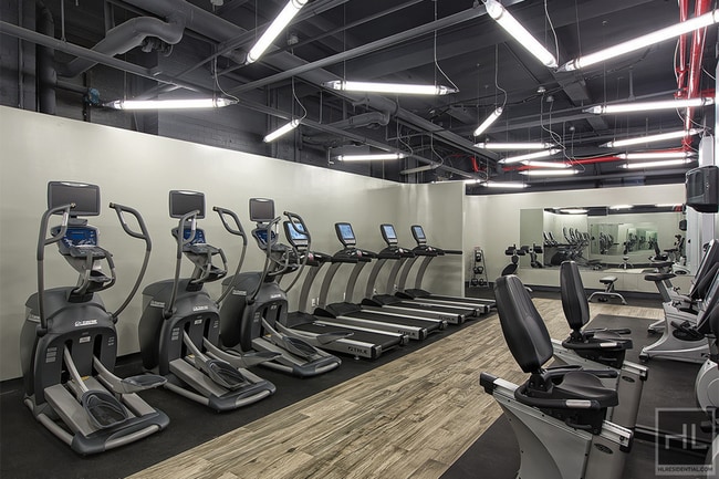 Building Photo - 3 bedroom 3 bathroom / Doorman/ Gym/ Pool ...
